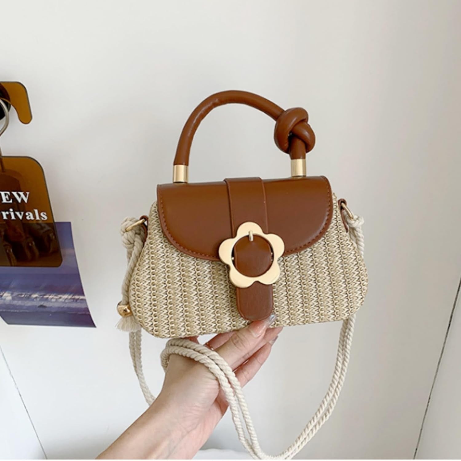 Small Top Handle Purse, Straw Crossbody Bag with Floral Buckle Detachable Strap for Women, Cute Mini Clutch Straw Purse for Vocation, Summer Beach, Travel, Holiday