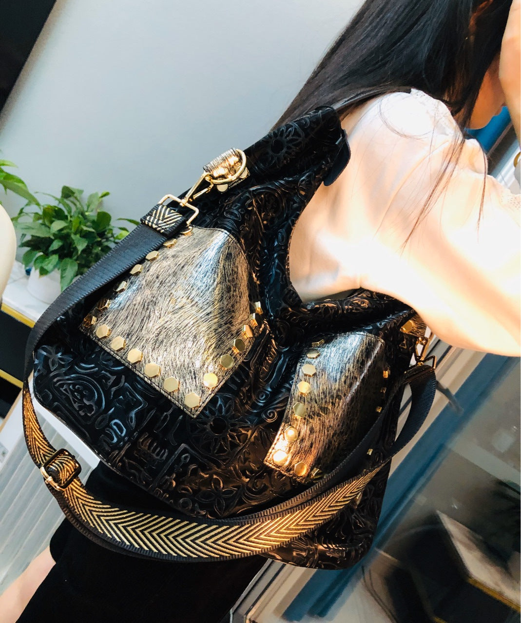 Women Vegan Leather Big Capacity Vest Shape Handbag